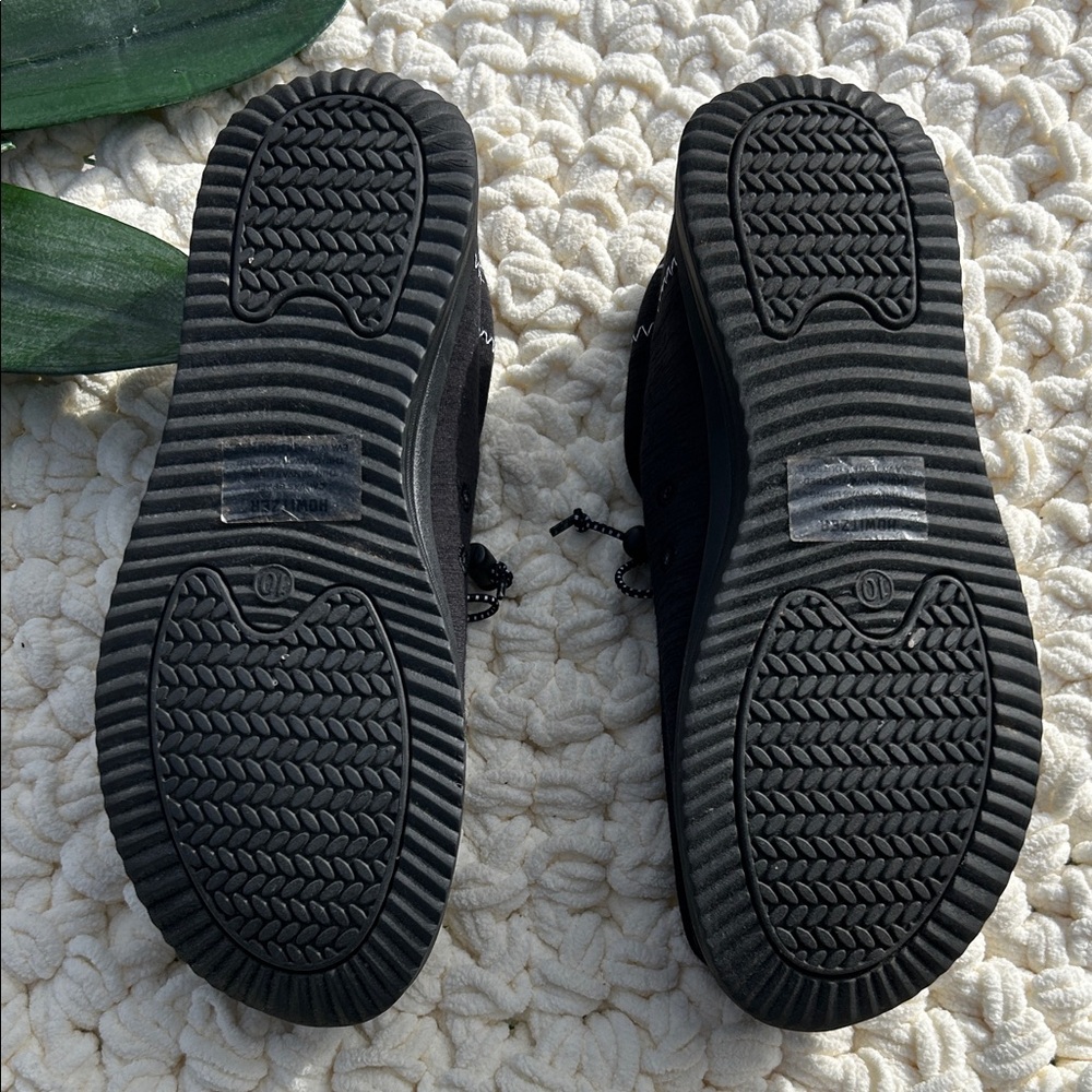 Howitzer Men's Black Slip-On Shoes - Picture 10 of 10